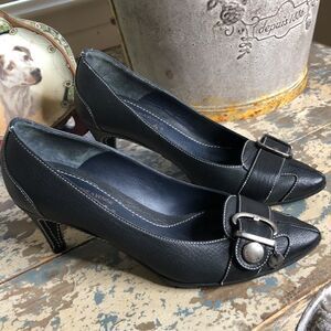 Kalliste black leather pumps with stitch detail